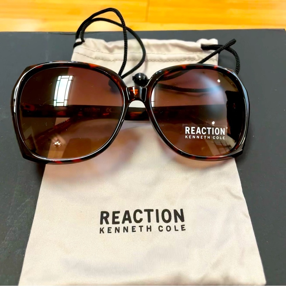 NWT Kenneth Cole Reaction sunglasses